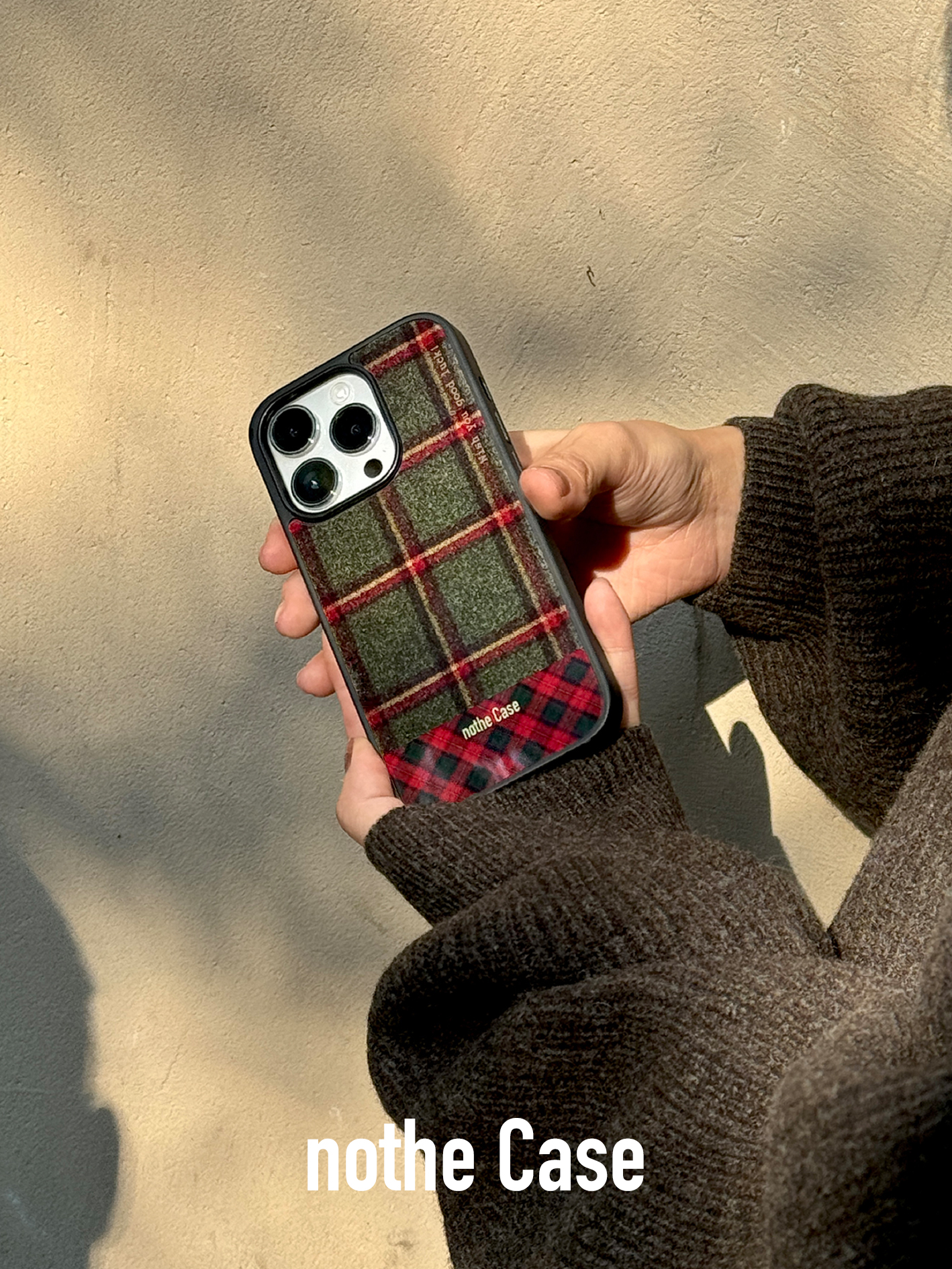 Minimalist Black Edge Plaid Anti-Fall Christmas Phone Case for iPhone 15 Pro Max – High-End Autumn/Winter Style