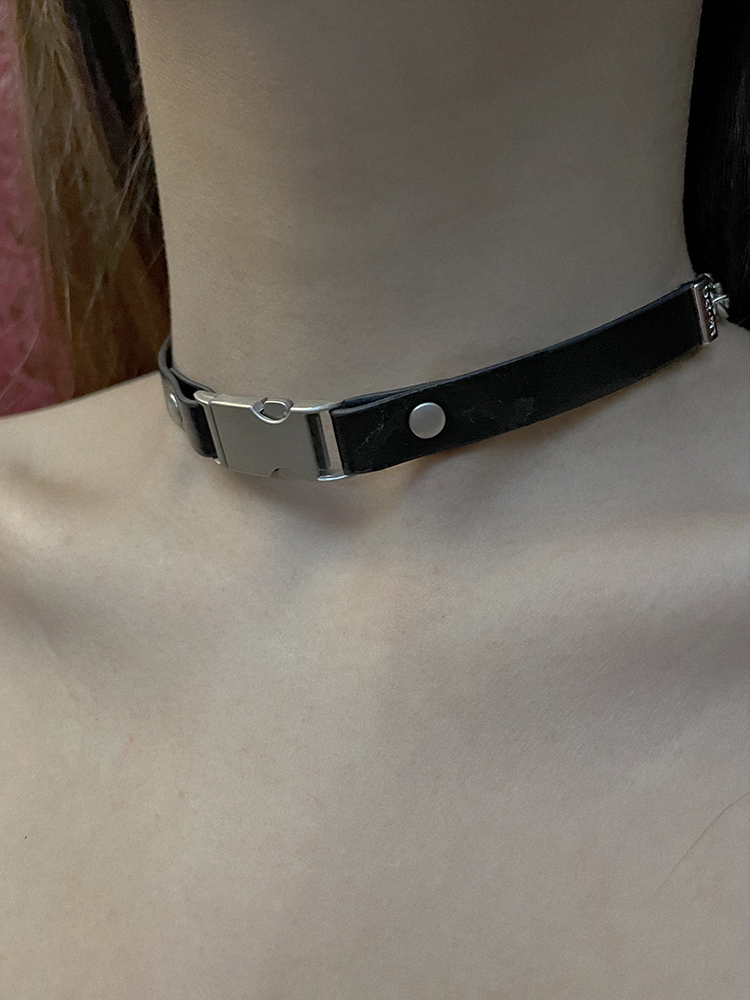 Minimalist Black Leather Choker Necklace for Women - Niche Design Collar Chain Accessory for Summer Fashion