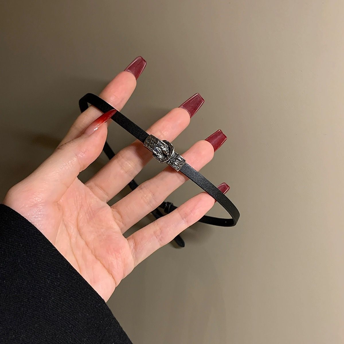 Minimalist Clavicle Chain Necklace - Luxury Choker with Belt Buckle Design, Unique Niche Style for Elegant Fashion Statement Minimalist Clavicle Chain Necklace - Luxury Choker with Belt Buckle Design, Unique Niche Style for Elegant Fashion Statement