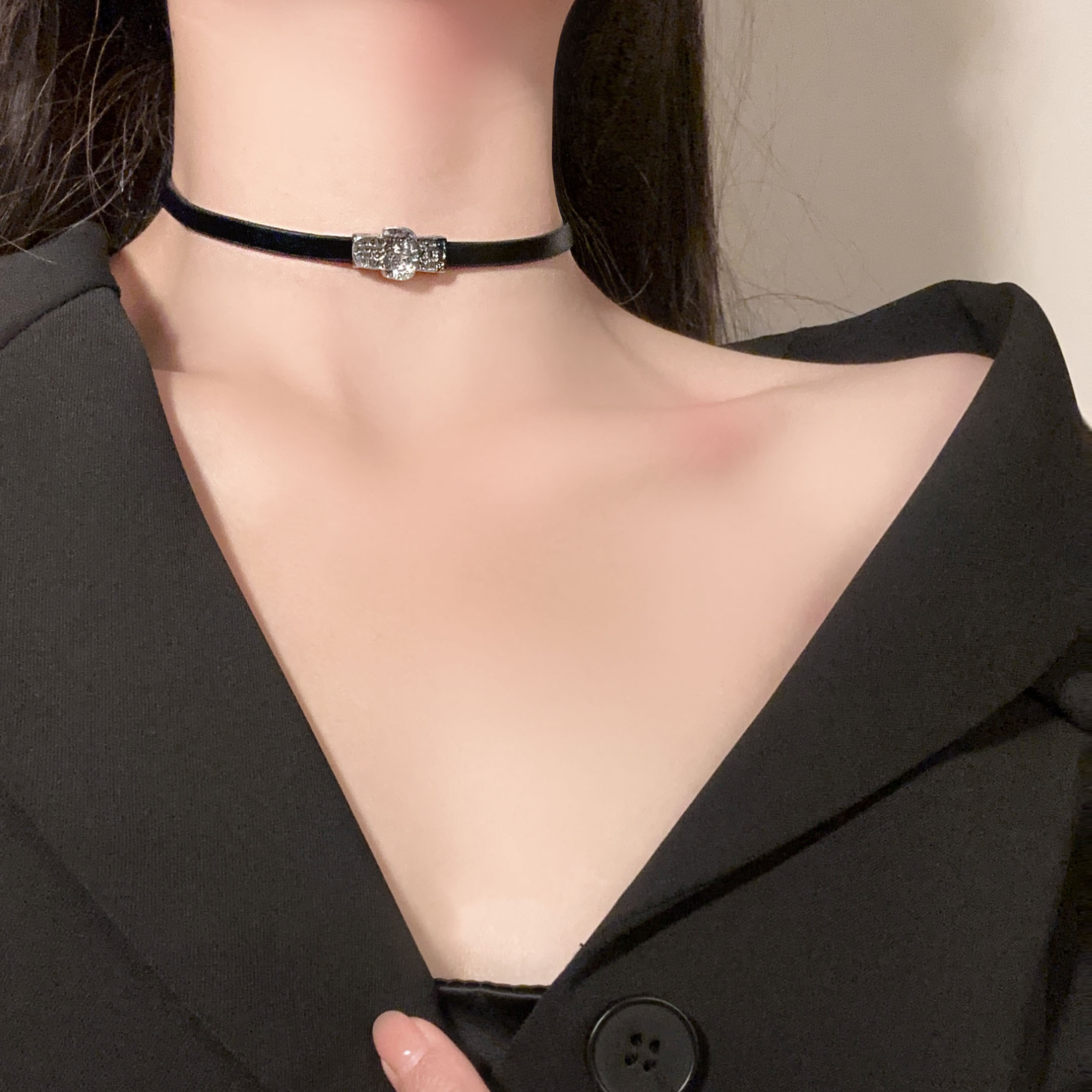 Minimalist Clavicle Chain Necklace - Luxury Choker with Belt Buckle Design, Unique Niche Style for Elegant Fashion Statement Minimalist Clavicle Chain Necklace - Luxury Choker with Belt Buckle Design, Unique Niche Style for Elegant Fashion Statement