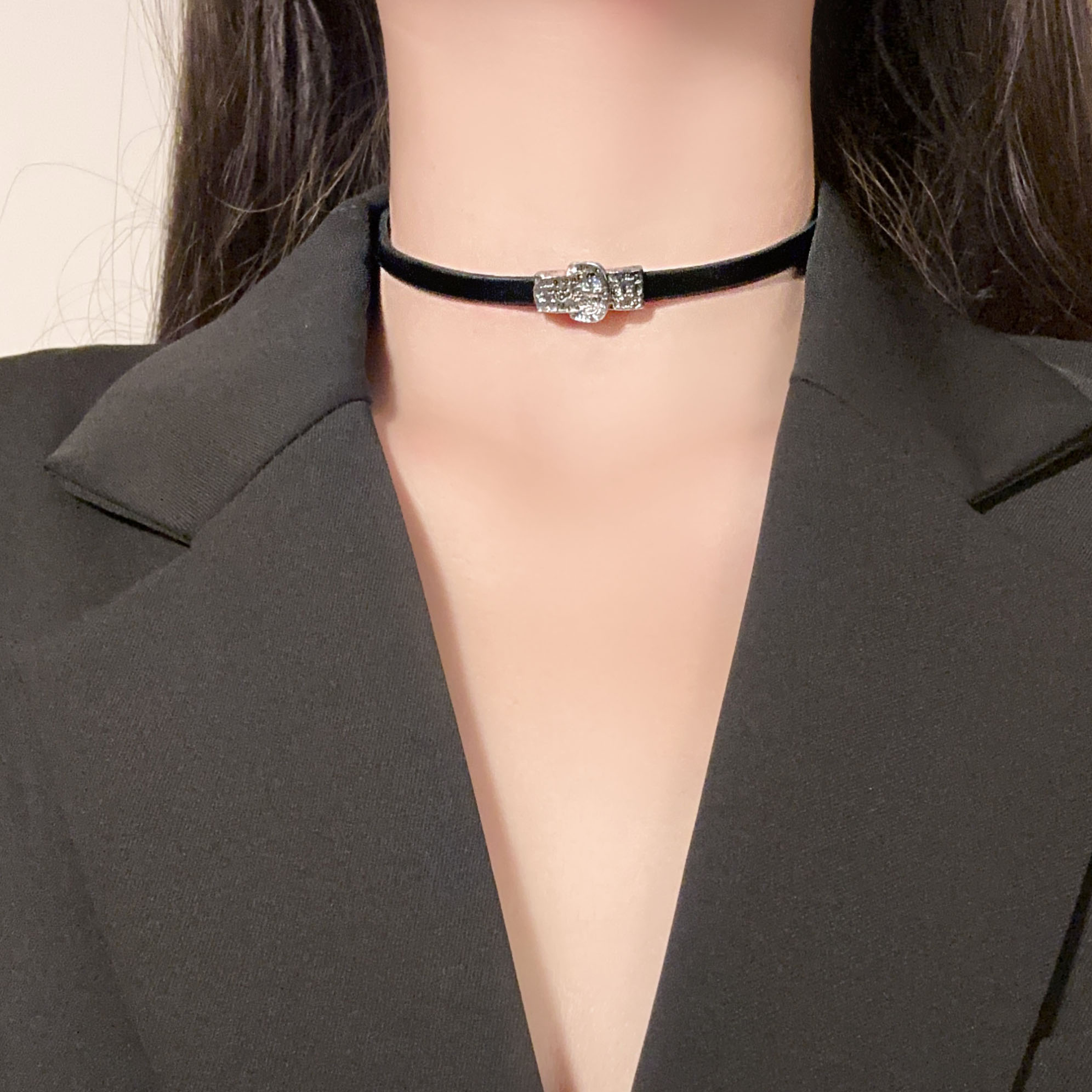 Minimalist Clavicle Chain Necklace - Luxury Choker with Belt Buckle Design, Unique Niche Style for Elegant Fashion Statement Minimalist Clavicle Chain Necklace - Luxury Choker with Belt Buckle Design, Unique Niche Style for Elegant Fashion Statement