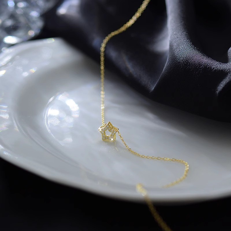 Minimalist Cold Style Star Collarbone Chain - Elegant Fashion Accessory for a Chic Look Minimalist Cold Style Star Collarbone Chain - Elegant Fashion Accessory for a Chic Look