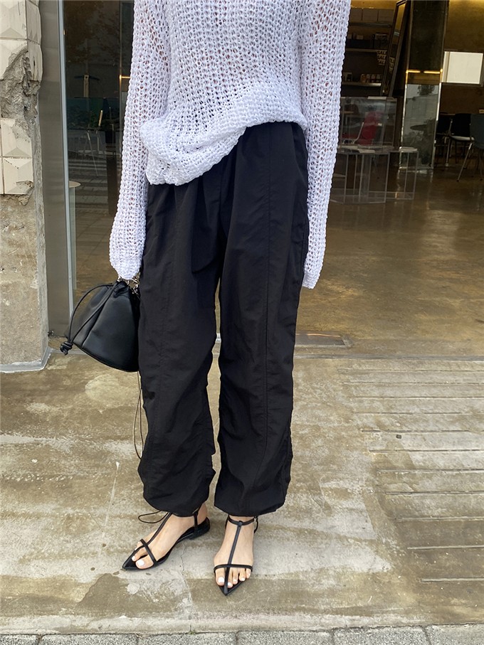 Minimalist Cream White Pleated Slimming Pants with Drawstring Elastic Waist â€“ Casual Loose-Fit Style for Effortless Chic