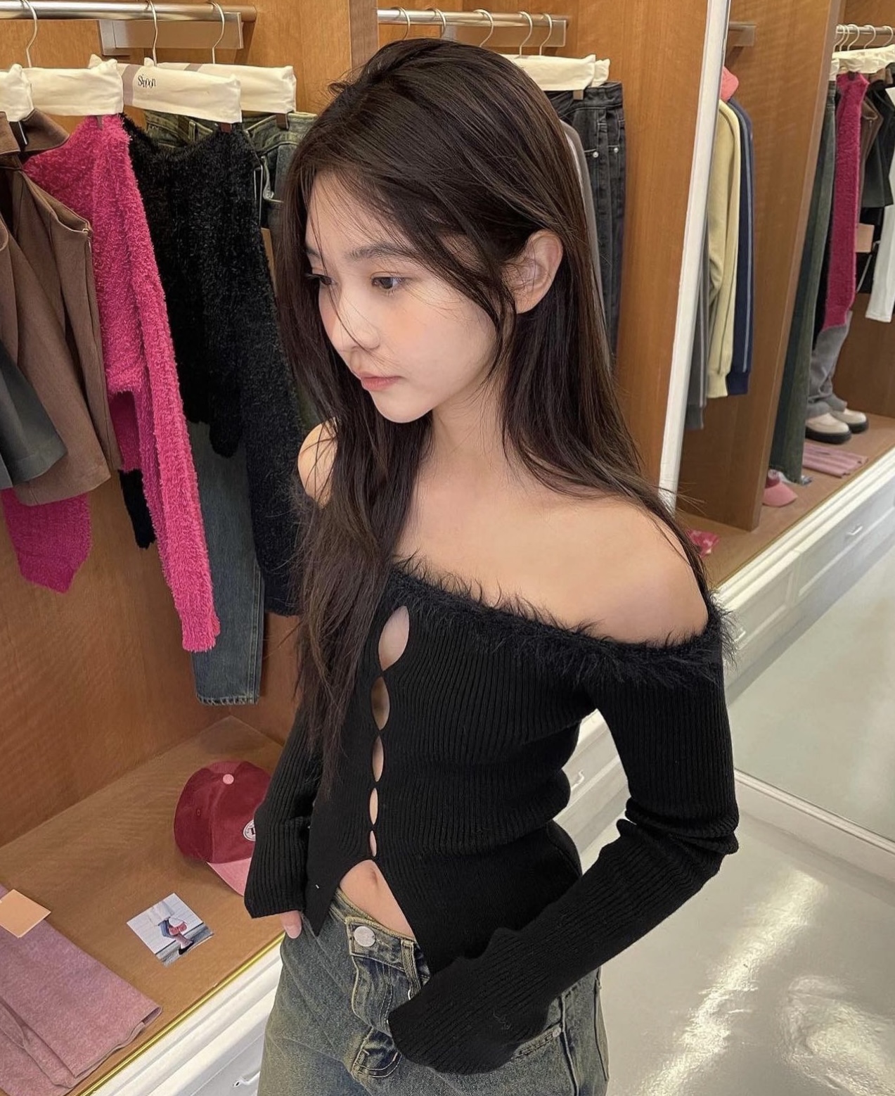 Minimalist Fringed Off-Shoulder Long Sleeve Knit Top - Unique Ribbed Design for a Chic, Trendy Look Minimalist Fringed Off-Shoulder Long Sleeve Knit Top - Unique Ribbed Design for a Chic, Trendy Look