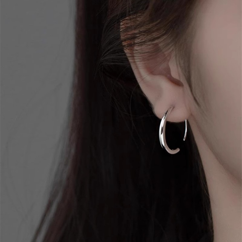 Minimalist Geometric Hoop Earrings for Women - Elegant Niche Design, Modern Fashion Accessory, Chic Style, Perfect for Everyday Wear Minimalist Geometric Hoop Earrings for Women - Elegant Niche Design, Modern Fashion Accessory, Chic Style, Perfect for Everyday Wear