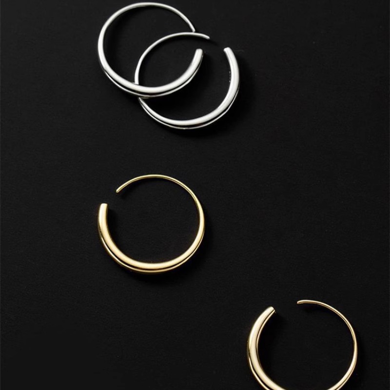 Minimalist Geometric Hoop Earrings for Women - Elegant Niche Design, Modern Fashion Accessory, Chic Style, Perfect for Everyday Wear Minimalist Geometric Hoop Earrings for Women - Elegant Niche Design, Modern Fashion Accessory, Chic Style, Perfect for Everyday Wear