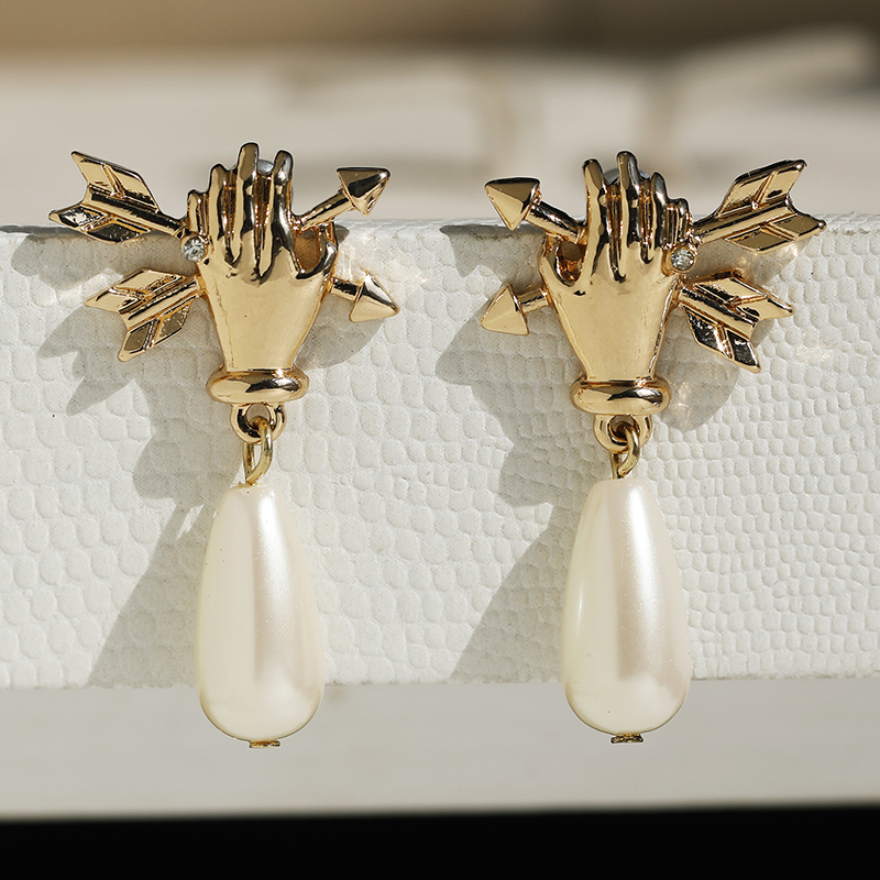 Minimalist Gold Pearl Drop Earrings - Elegant Luxurious Design for Versatile Wear at Gatherings and Outings, Perfect for Any Occasion