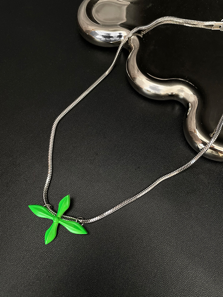 Minimalist Green Cross Necklace for Unisex, Stylish Titanium Steel Clavicle Chain, Trendy Sweet Accessories Minimalist Green Cross Necklace for Unisex, Stylish Titanium Steel Clavicle Chain, Trendy Sweet Accessories