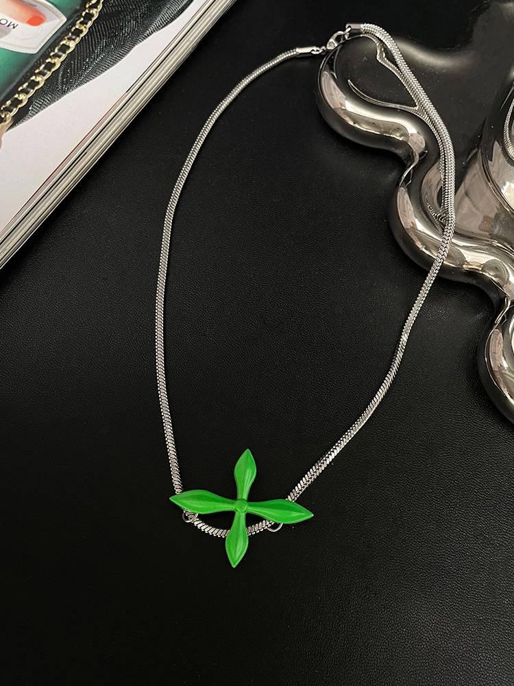 Minimalist Green Cross Necklace for Unisex, Stylish Titanium Steel Clavicle Chain, Trendy Sweet Accessories Minimalist Green Cross Necklace for Unisex, Stylish Titanium Steel Clavicle Chain, Trendy Sweet Accessories