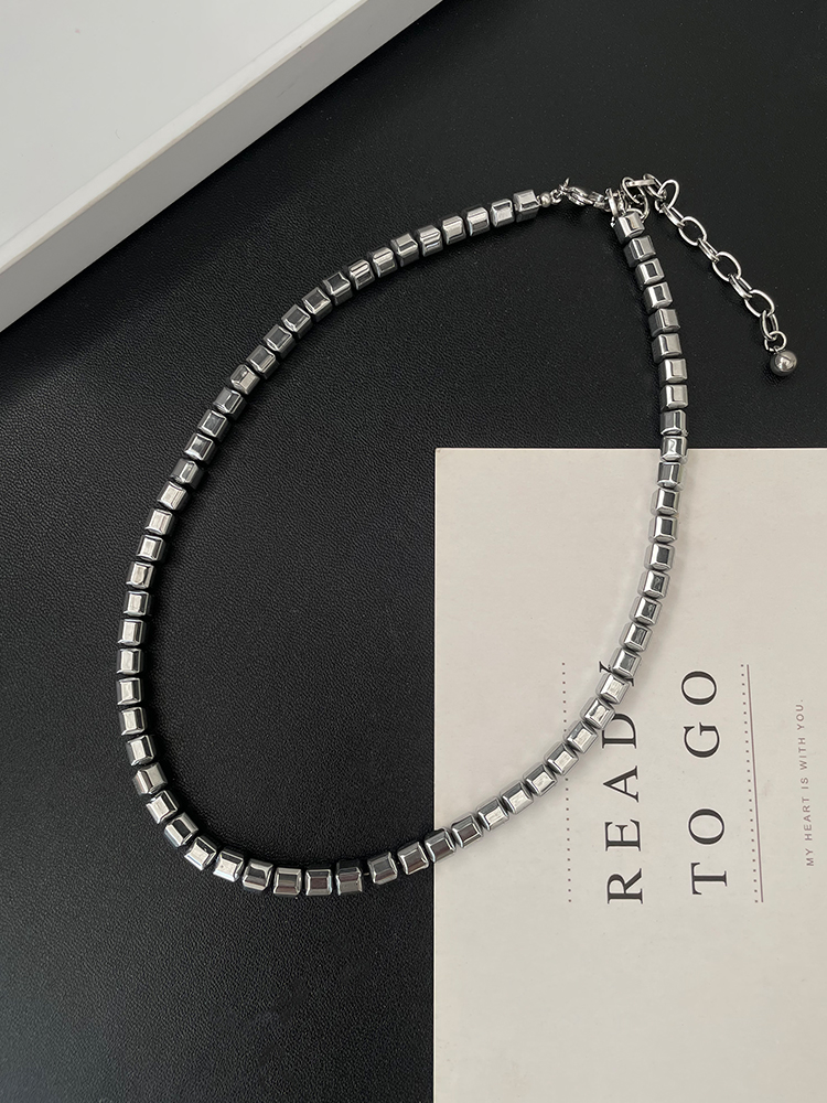 Minimalist Hip-Hop Clavicle Chain Necklace for Women - Light Luxury Personalized Accessory, Trendy High-End Design Minimalist Hip-Hop Clavicle Chain Necklace for Women - Light Luxury Personalized Accessory, Trendy High-End Design