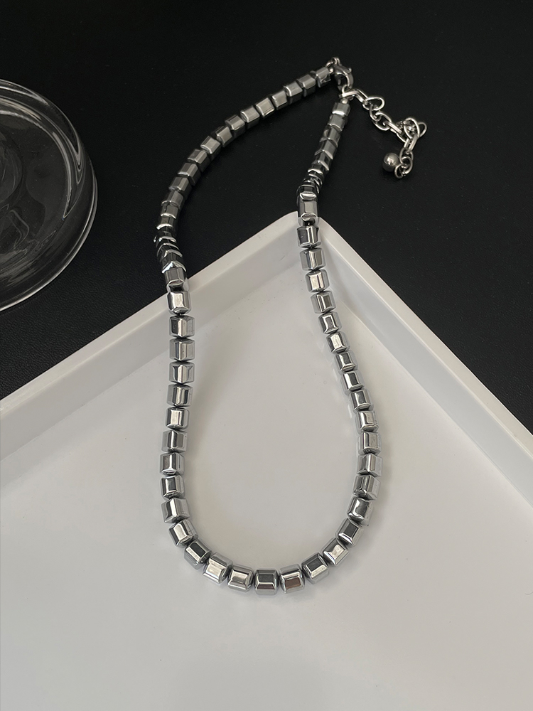 Minimalist Hip-Hop Clavicle Chain Necklace for Women - Light Luxury Personalized Accessory, Trendy High-End Design Minimalist Hip-Hop Clavicle Chain Necklace for Women - Light Luxury Personalized Accessory, Trendy High-End Design