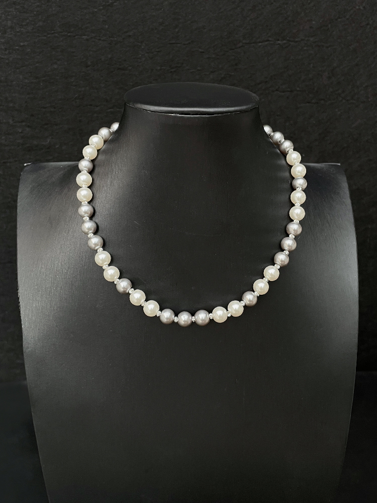 Minimalist Imitation Pearl Necklace for Women, Versatile Light Luxury Clavicle Chain, Beaded High-End Jewelry Accessory Minimalist Imitation Pearl Necklace for Women, Versatile Light Luxury Clavicle Chain, Beaded High-End Jewelry Accessory