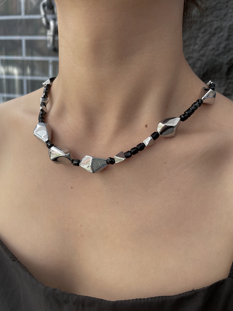 Minimalist Irregular Beaded Necklace for Women - Versatile Clavicle Chain in Light Luxury Style, Perfect for Summer Fashion Minimalist Irregular Beaded Necklace for Women - Versatile Clavicle Chain in Light Luxury Style, Perfect for Summer Fashion