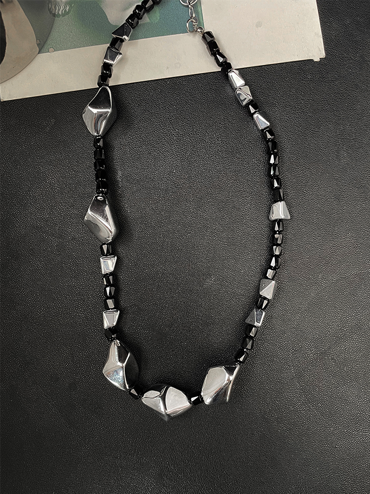 Minimalist Irregular Beaded Necklace for Women - Versatile Clavicle Chain in Light Luxury Style, Perfect for Summer Fashion