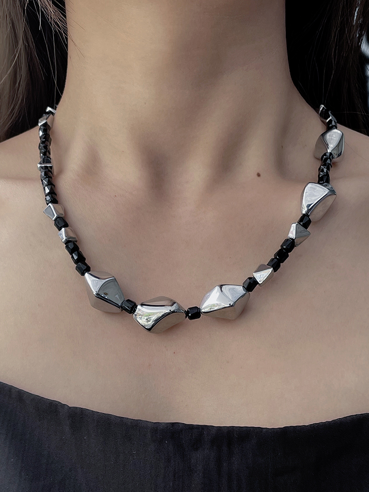 Minimalist Irregular Beaded Necklace for Women - Versatile Clavicle Chain in Light Luxury Style, Perfect for Summer Fashion