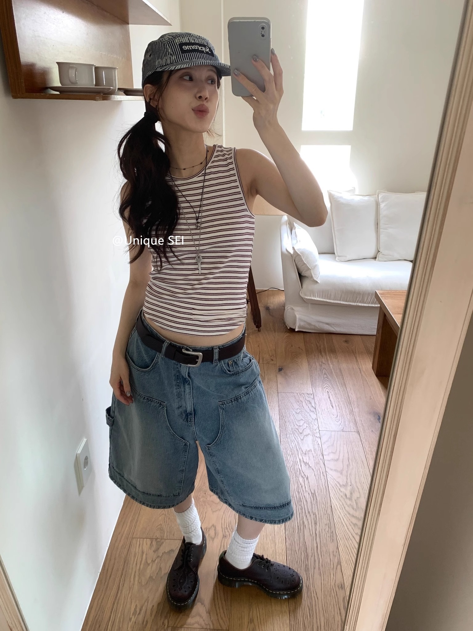 Minimalist Korean-Style Striped Slim-Fit Round-Neck Tank Top - Versatile Summer Essential for College Fashion