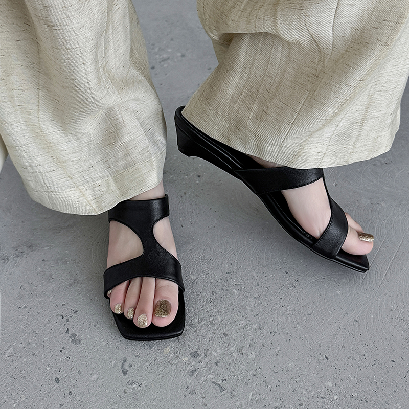 Minimalist Lambskin French Square-Toe Wedge Slide Sandals for Women - Summer 2025 High-End Casual Low-Heeled Slippers Minimalist Lambskin French Square-Toe Wedge Slide Sandals for Women - Summer 2025 High-End Casual Low-Heeled Slippers