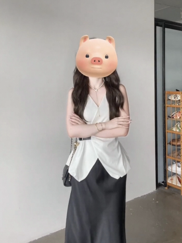 Minimalist Leather Buckle V-Neck Sleeveless Vest Top and Drape Slim-Fit Half Skirt Two-Piece Set for Women Summer Fashion Minimalist Leather Buckle V-Neck Sleeveless Vest Top and Drape Slim-Fit Half Skirt Two-Piece Set for Women Summer Fashion