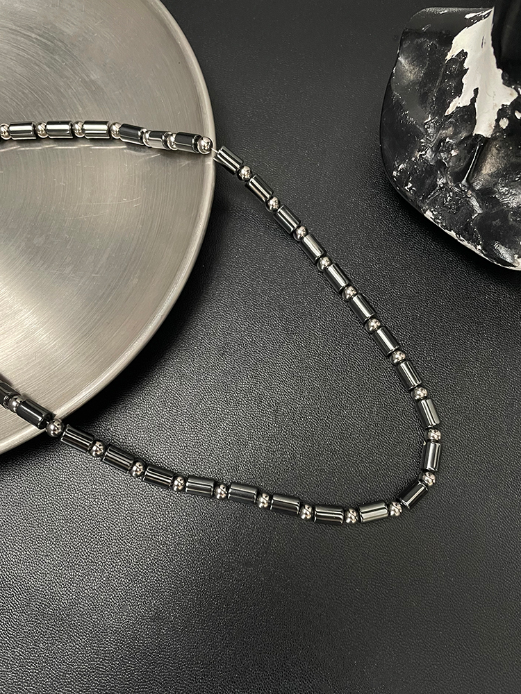 Minimalist Light Luxury Necklace for Women & Men, Versatile Hip-Hop Clavicle Chain, Personalized High-End Accessory Minimalist Light Luxury Necklace for Women & Men, Versatile Hip-Hop Clavicle Chain, Personalized High-End Accessory