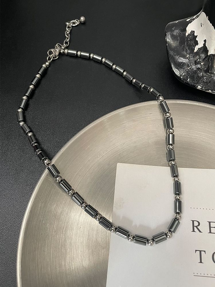 Minimalist Light Luxury Necklace for Women & Men, Versatile Hip-Hop Clavicle Chain, Personalized High-End Accessory Minimalist Light Luxury Necklace for Women & Men, Versatile Hip-Hop Clavicle Chain, Personalized High-End Accessory