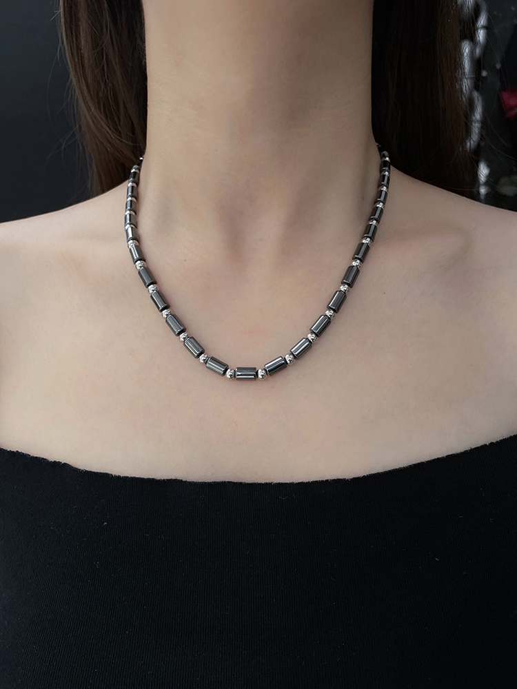 Minimalist Light Luxury Necklace for Women & Men, Versatile Hip-Hop Clavicle Chain, Personalized High-End Accessory Minimalist Light Luxury Necklace for Women & Men, Versatile Hip-Hop Clavicle Chain, Personalized High-End Accessory