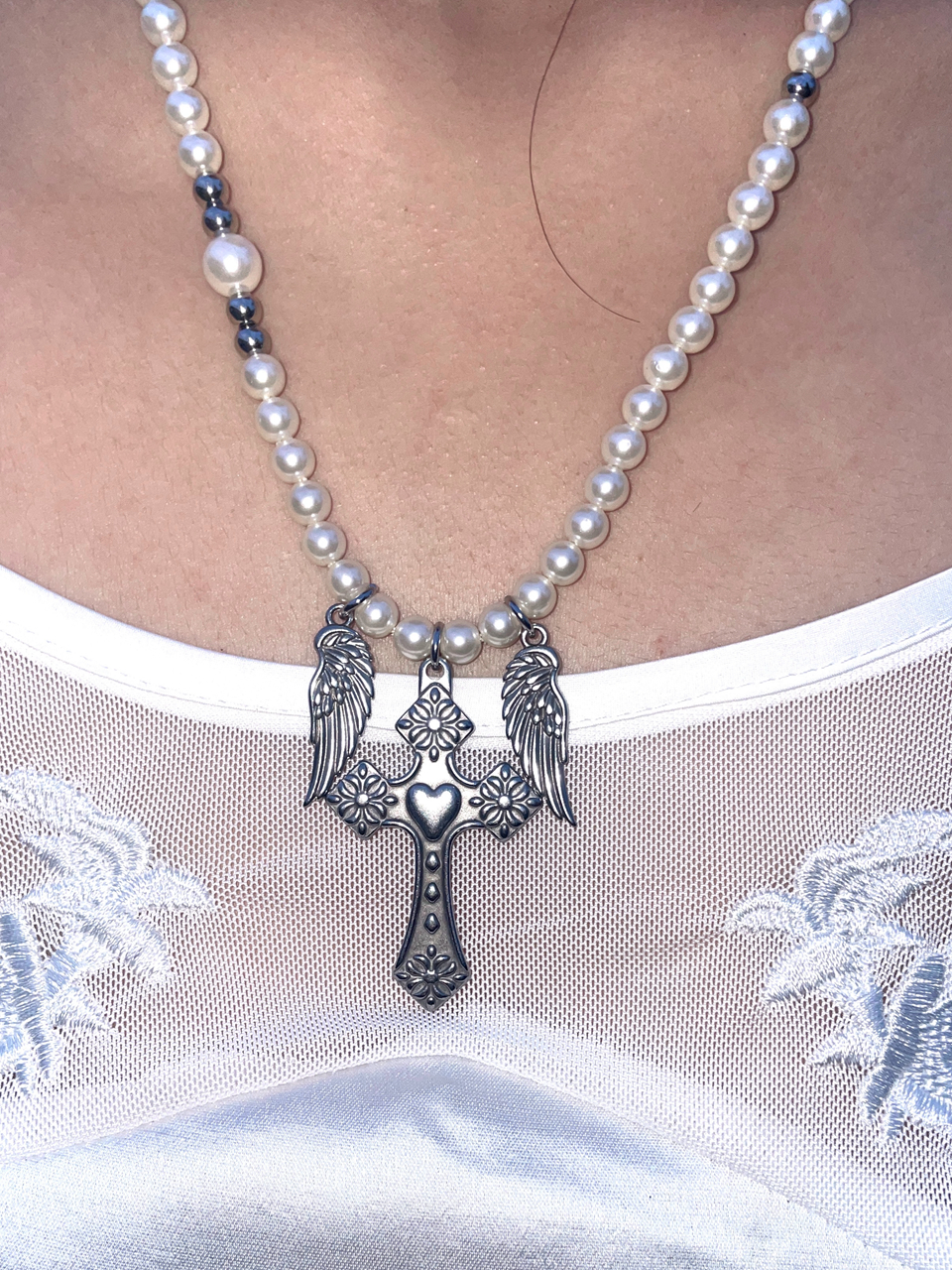 Minimalist Natural Shell Cross Collarbone Chain Necklace - Elegant Layering Neck Chain for Stylish Looks Minimalist Natural Shell Cross Collarbone Chain Necklace - Elegant Layering Neck Chain for Stylish Looks