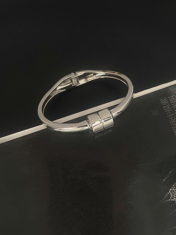 Minimalist Open Bracelet Bangle - European & American Trendy Cold Style Jewelry for a Versatile High-End Look Minimalist Open Bracelet Bangle - European & American Trendy Cold Style Jewelry for a Versatile High-End Look