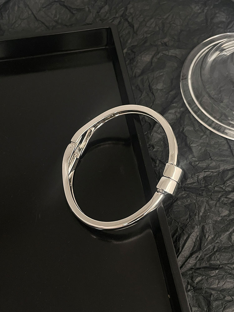 Minimalist Open Bracelet Bangle - European & American Trendy Cold Style Jewelry for a Versatile High-End Look Minimalist Open Bracelet Bangle - European & American Trendy Cold Style Jewelry for a Versatile High-End Look