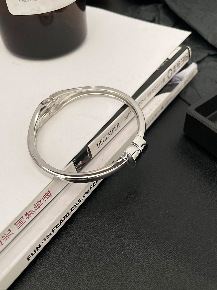 Minimalist Open Bracelet Bangle - European & American Trendy Cold Style Jewelry for a Versatile High-End Look Minimalist Open Bracelet Bangle - European & American Trendy Cold Style Jewelry for a Versatile High-End Look