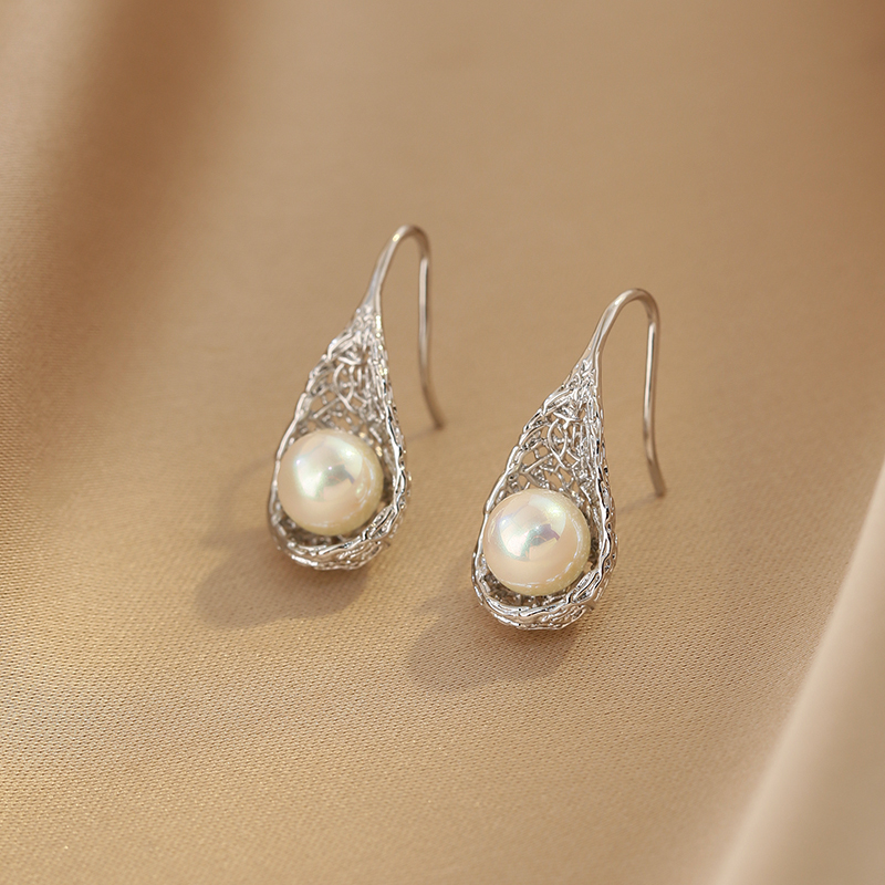 Minimalist Pearl Earrings for Women, High-End French Retro Design, Versatile 2025 Trendy Statement Jewelry Minimalist Pearl Earrings for Women, High-End French Retro Design, Versatile 2025 Trendy Statement Jewelry