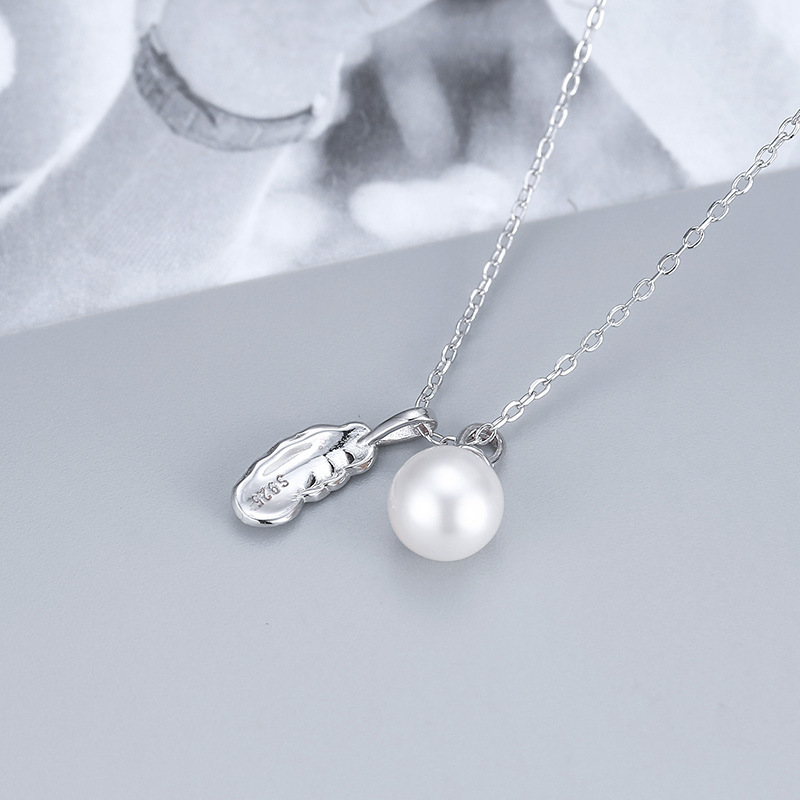 Minimalist Pearl Pendant Necklace, Versatile Gold Feather Clavicle Chain, Elegant Fashion Accessory for Chic Style Minimalist Pearl Pendant Necklace, Versatile Gold Feather Clavicle Chain, Elegant Fashion Accessory for Chic Style