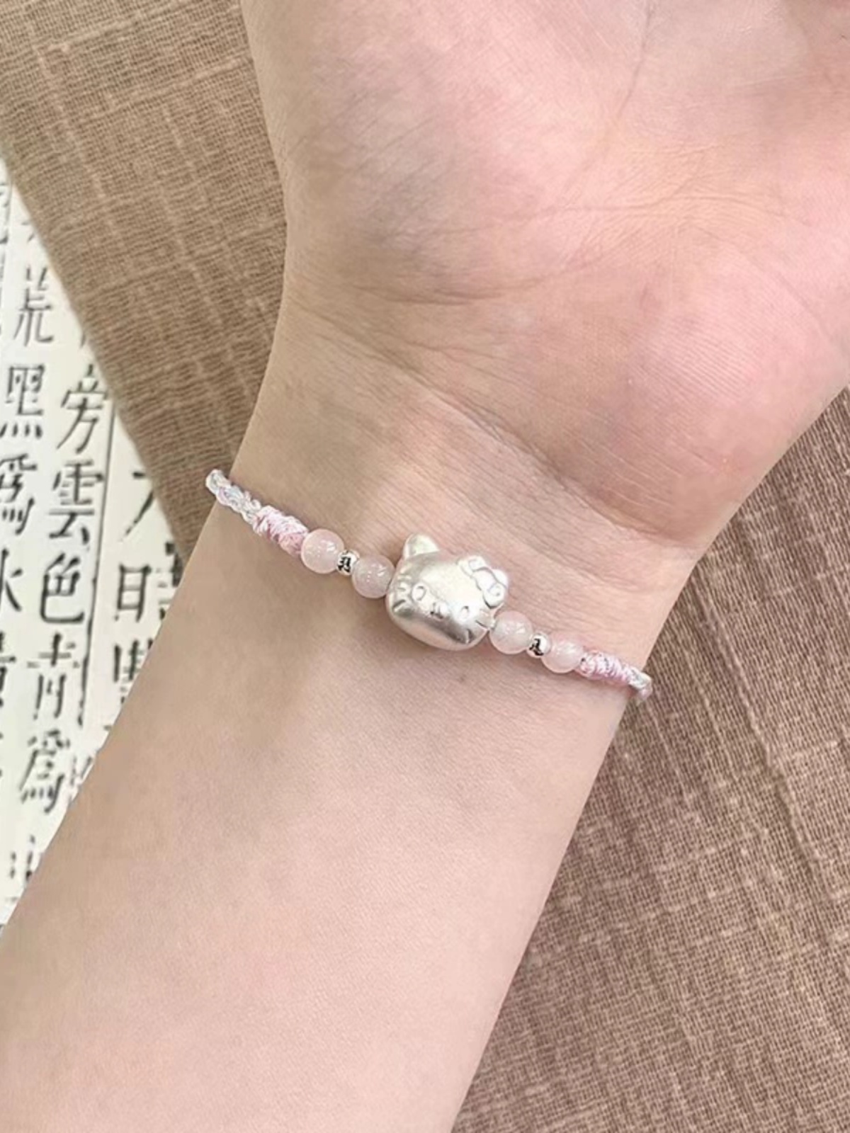 Minimalist Pink Rope Hello Kitty T-shirt with Crystal Detail for Girls - Cute Y2K Style Top Minimalist Pink Rope Hello Kitty T-shirt with Crystal Detail for Girls - Cute Y2K Style Top