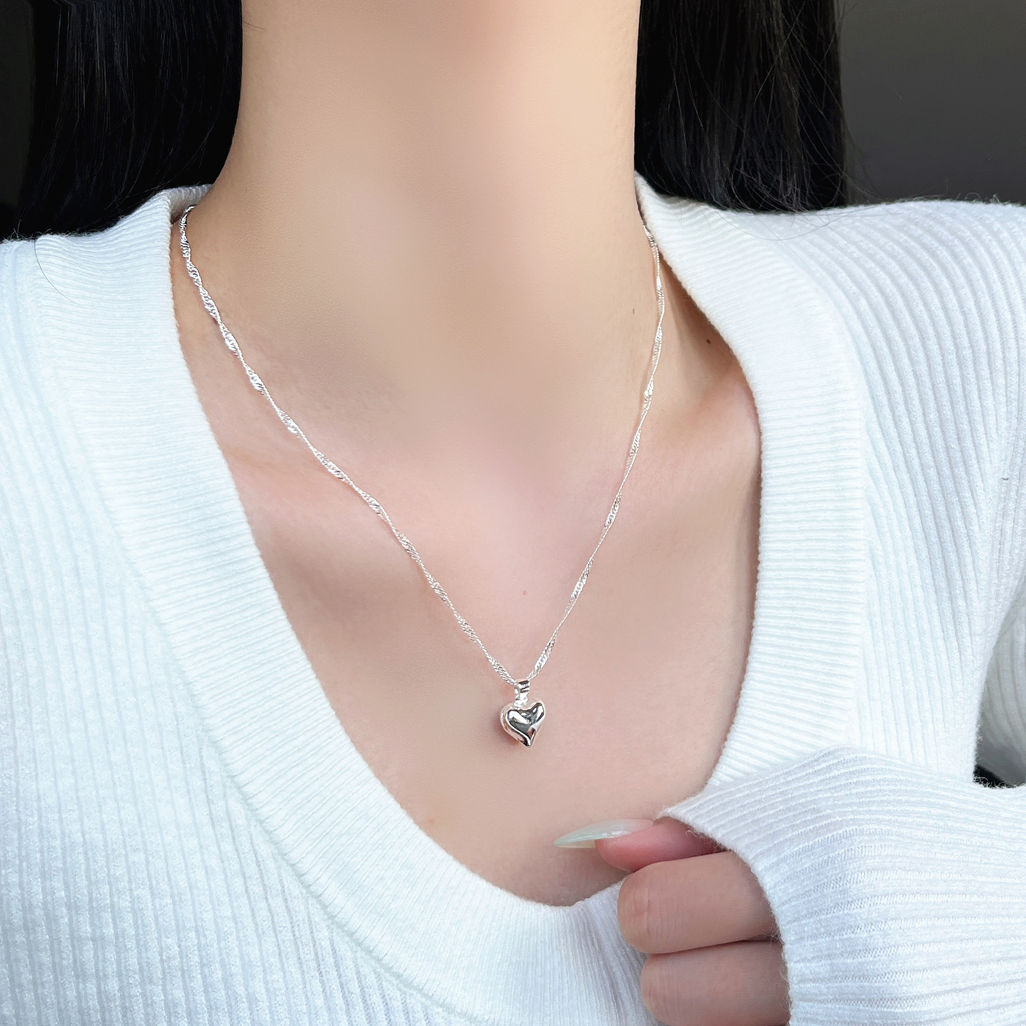 Minimalist Pure Silver Three-Dimensional Heart Necklace for Women - Exquisite Shiny Clavicle Chain, Versatile Summer Jewelry Minimalist Pure Silver Three-Dimensional Heart Necklace for Women - Exquisite Shiny Clavicle Chain, Versatile Summer Jewelry