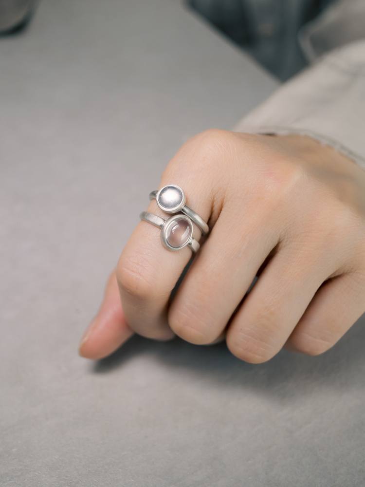 Minimalist Retro 925 Silver Inlaid Ring with Peach Blossom Powder Crystal - Versatile Women's Jewelry Minimalist Retro 925 Silver Inlaid Ring with Peach Blossom Powder Crystal - Versatile Women's Jewelry