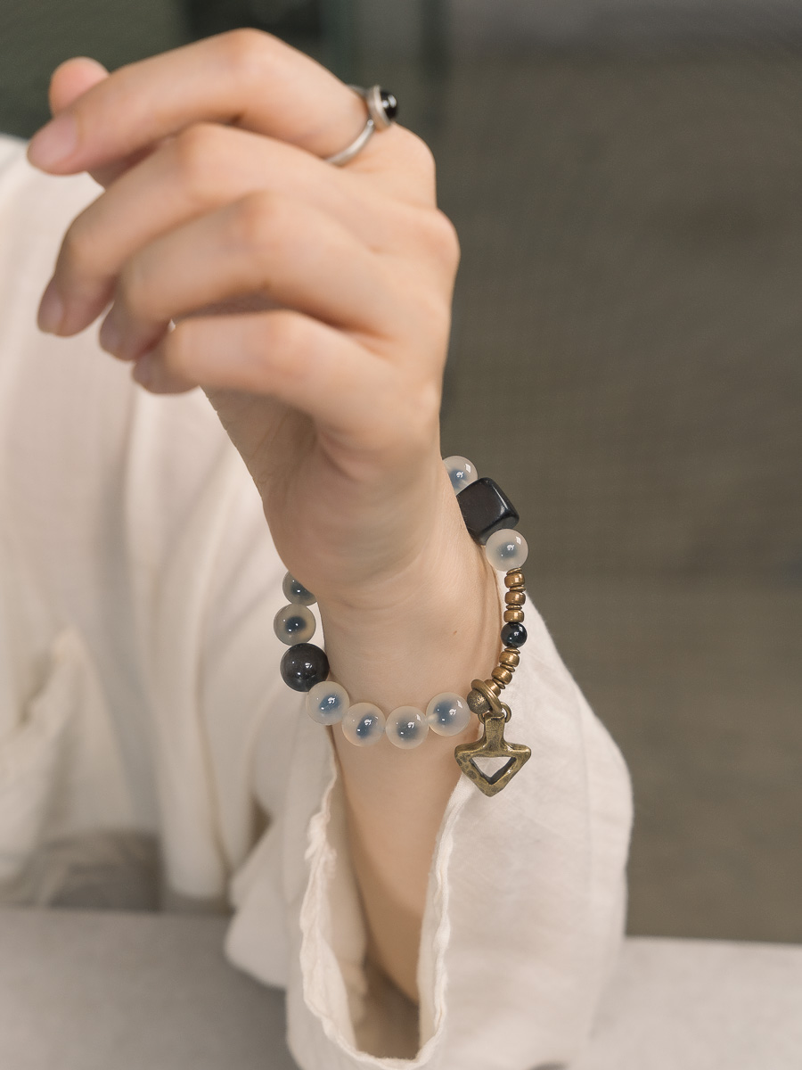 Minimalist Retro Agate Heart Circle Bracelet for Men and Women - Versatile Artistic Jewelry for Unique Style Minimalist Retro Agate Heart Circle Bracelet for Men and Women - Versatile Artistic Jewelry for Unique Style