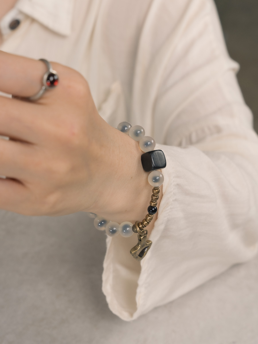 Minimalist Retro Agate Heart Circle Bracelet for Men and Women - Versatile Artistic Jewelry for Unique Style Minimalist Retro Agate Heart Circle Bracelet for Men and Women - Versatile Artistic Jewelry for Unique Style