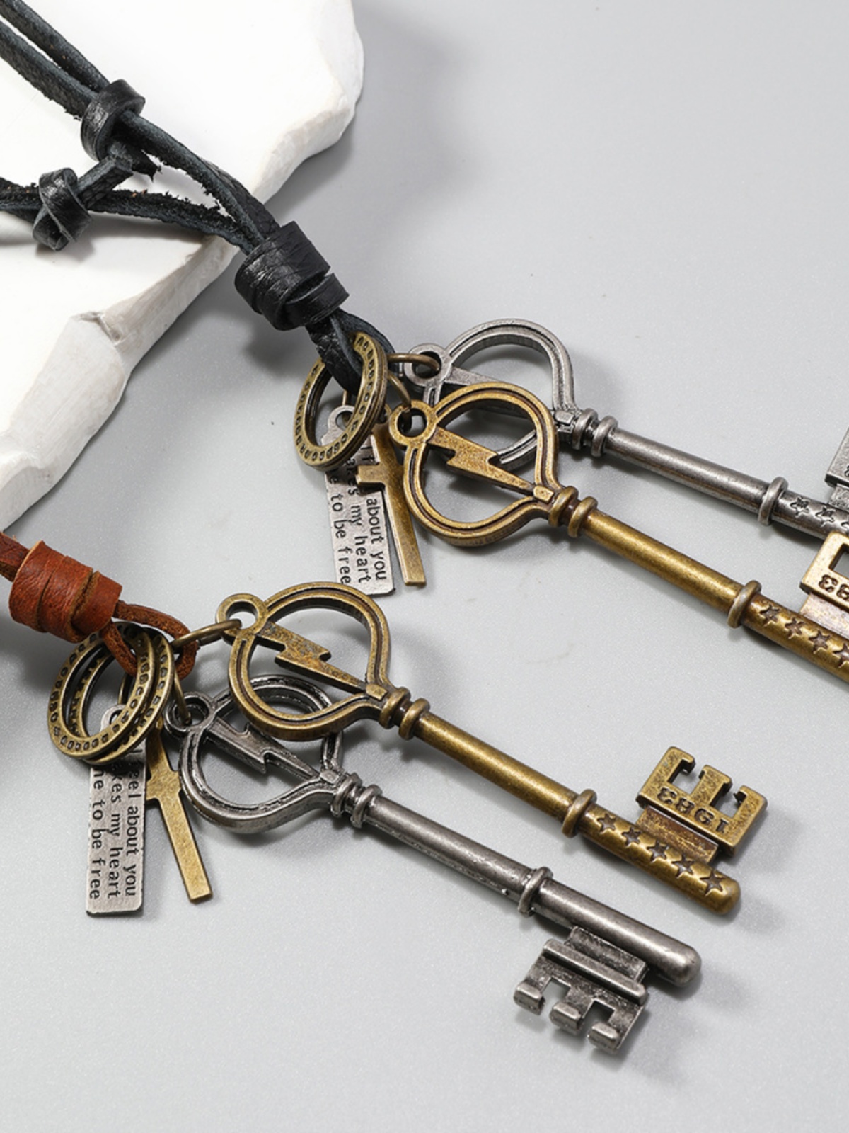 Minimalist Retro Double Key Pendant Leather Necklace - Creative Personality Accessory for Y2K and 90s Fashion Lovers Minimalist Retro Double Key Pendant Leather Necklace - Creative Personality Accessory for Y2K and 90s Fashion Lovers