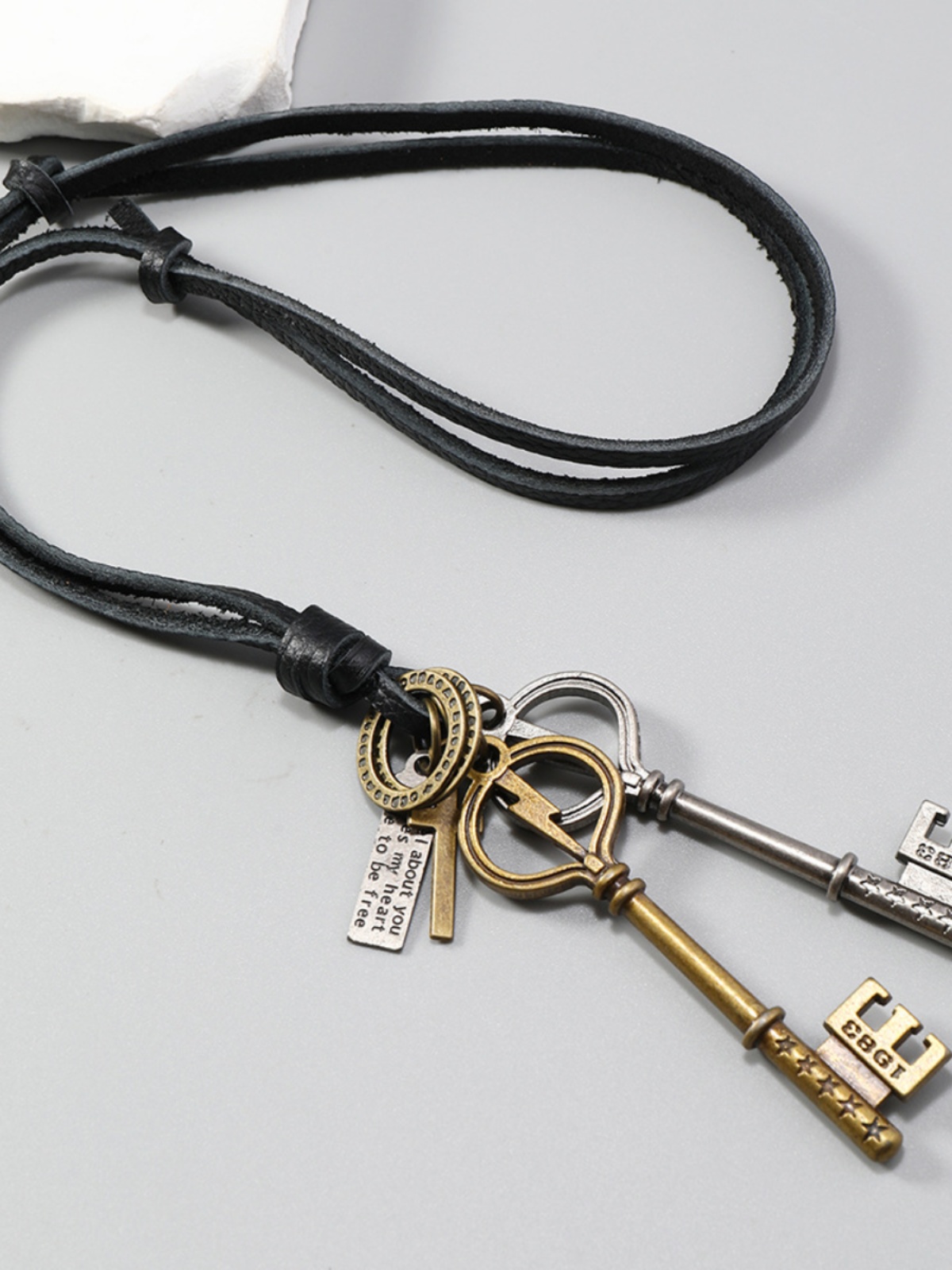 Minimalist Retro Double Key Pendant Leather Necklace - Creative Personality Accessory for Y2K and 90s Fashion Lovers Minimalist Retro Double Key Pendant Leather Necklace - Creative Personality Accessory for Y2K and 90s Fashion Lovers