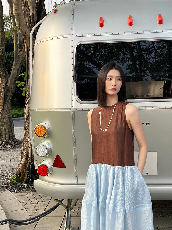 Minimalist Round Neck Satin Splicing Lantern Dress with Contrasting Colors and 3D Cut - Chic Fashion for Modern Style Minimalist Round Neck Satin Splicing Lantern Dress with Contrasting Colors and 3D Cut - Chic Fashion for Modern Style