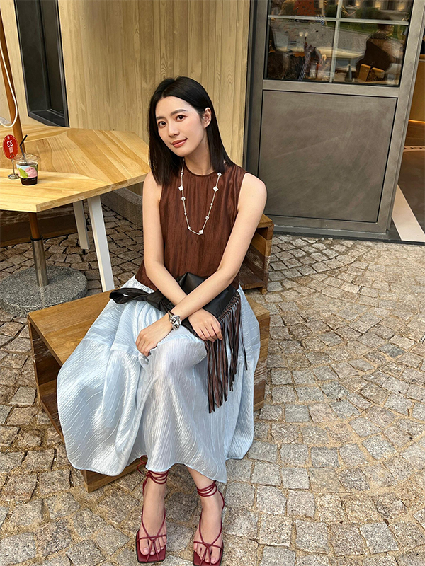 Minimalist Round Neck Satin Splicing Lantern Dress with Contrasting Colors and 3D Cut - Chic Fashion for Modern Style Minimalist Round Neck Satin Splicing Lantern Dress with Contrasting Colors and 3D Cut - Chic Fashion for Modern Style