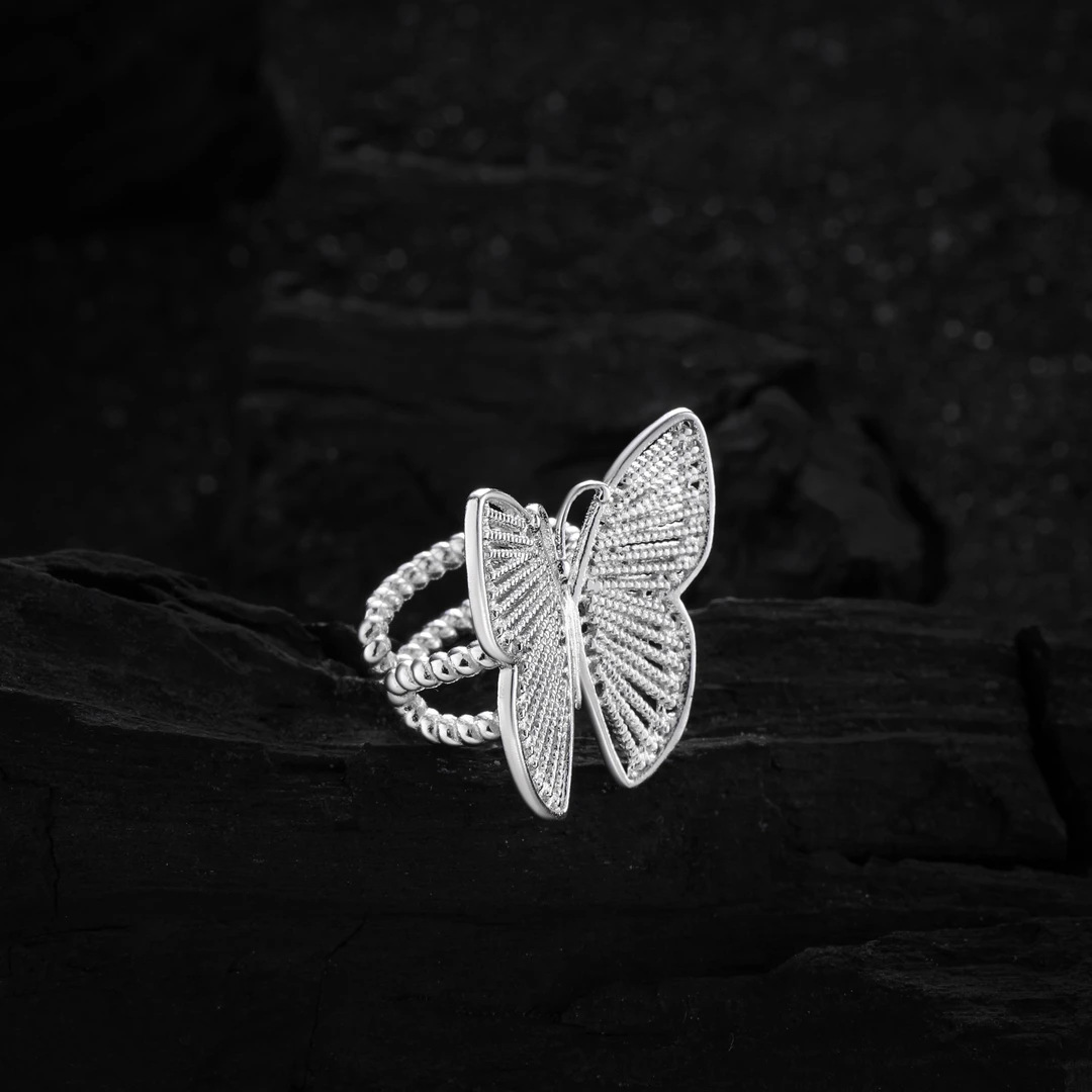 Minimalist Small Floral Wire Butterfly Ear Cuff - 2025 New High-End Light Luxury Versatile Earrings for Women Minimalist Small Floral Wire Butterfly Ear Cuff - 2025 New High-End Light Luxury Versatile Earrings for Women