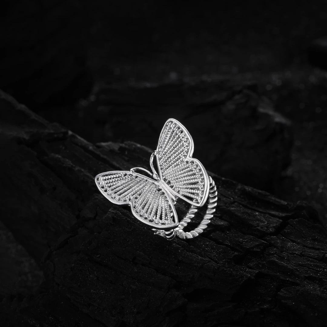 Minimalist Small Floral Wire Butterfly Ear Cuff - 2025 New High-End Light Luxury Versatile Earrings for Women Minimalist Small Floral Wire Butterfly Ear Cuff - 2025 New High-End Light Luxury Versatile Earrings for Women