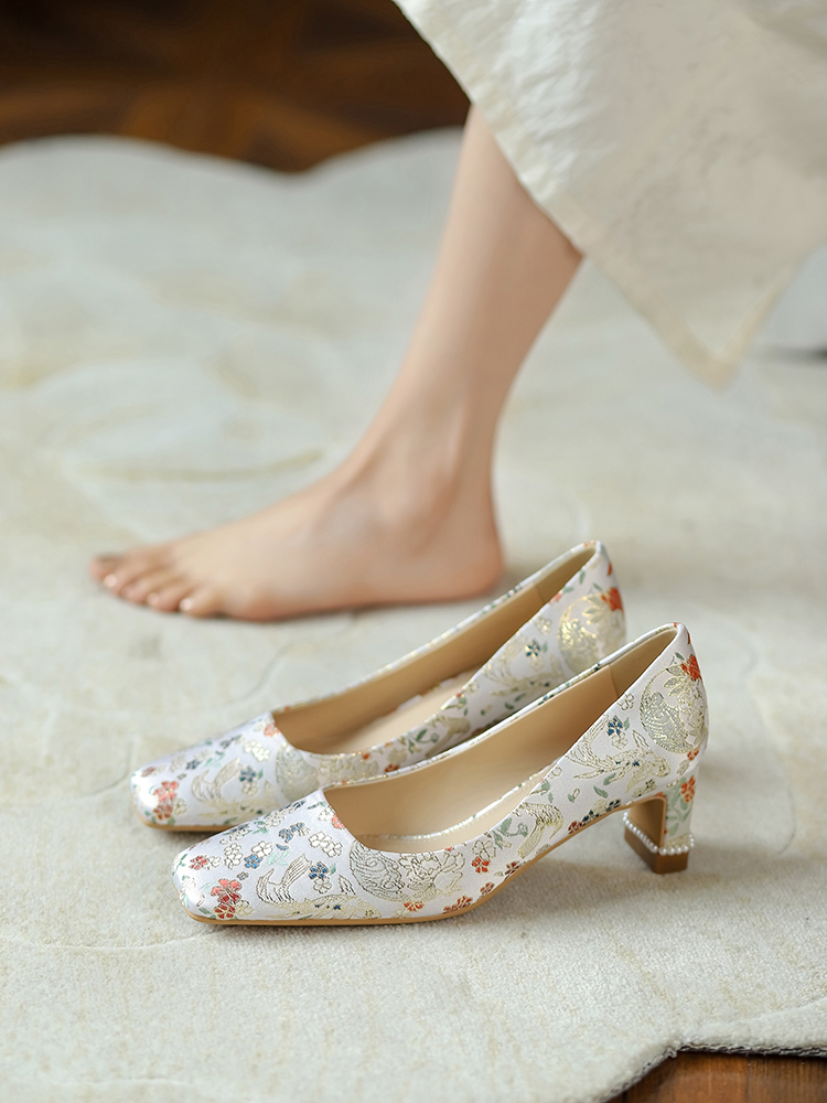 National Style Wedding Shoes for Chinese Brides - Comfortable Chunky Heel Qipao Shoes for Mother of the Bride National Style Wedding Shoes for Chinese Brides - Comfortable Chunky Heel Qipao Shoes for Mother of the Bride
