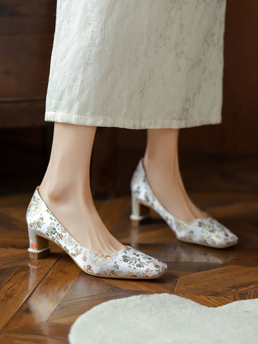 National Style Wedding Shoes for Chinese Brides - Comfortable Chunky Heel Qipao Shoes for Mother of the Bride National Style Wedding Shoes for Chinese Brides - Comfortable Chunky Heel Qipao Shoes for Mother of the Bride