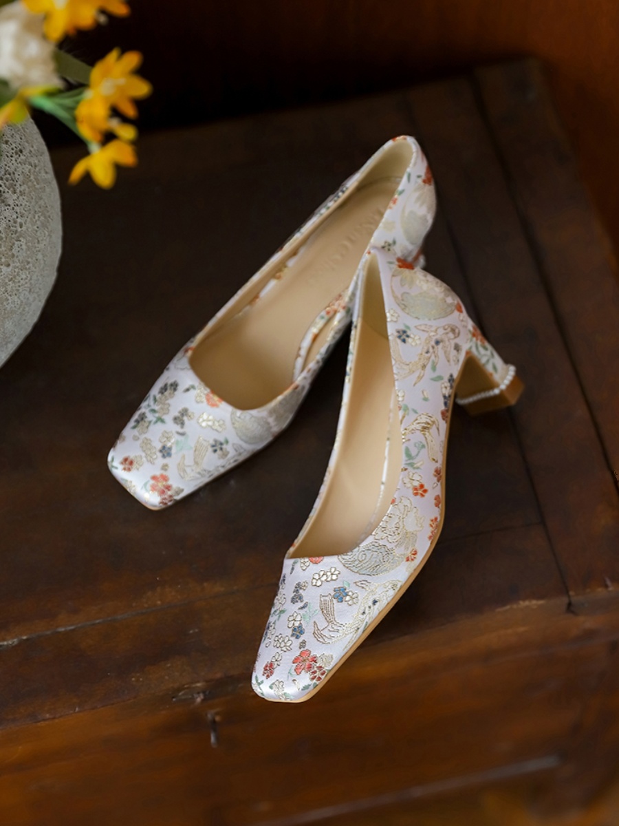 National Style Wedding Shoes for Chinese Brides - Comfortable Chunky Heel Qipao Shoes for Mother of the Bride National Style Wedding Shoes for Chinese Brides - Comfortable Chunky Heel Qipao Shoes for Mother of the Bride