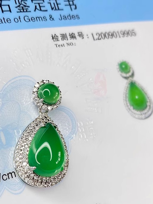 Natural Ice-Grade Chalcedony Silver Necklace with Jadeite Green Pendant - Elegant Gemstone Jewelry for Women, Perfect for Any Occasion Natural Ice-Grade Chalcedony Silver Necklace with Jadeite Green Pendant - Elegant Gemstone Jewelry for Women, Perfect for Any Occasion