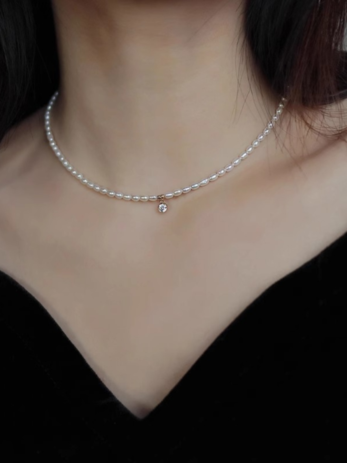 Natural Small Pearl Necklace for Women, Light Luxury Collarbone Chain, Simple Versatile Design, Fashionable Accessory for Any Occasion Natural Small Pearl Necklace for Women, Light Luxury Collarbone Chain, Simple Versatile Design, Fashionable Accessory for Any Occasion
