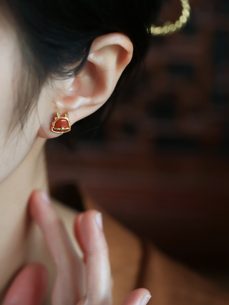 Natural South Red Silver Dragon Stud Earrings for Women - Vintage Chinese Style Light Luxury with Red Agate - National Wind Design Natural South Red Silver Dragon Stud Earrings for Women - Vintage Chinese Style Light Luxury with Red Agate - National Wind Design