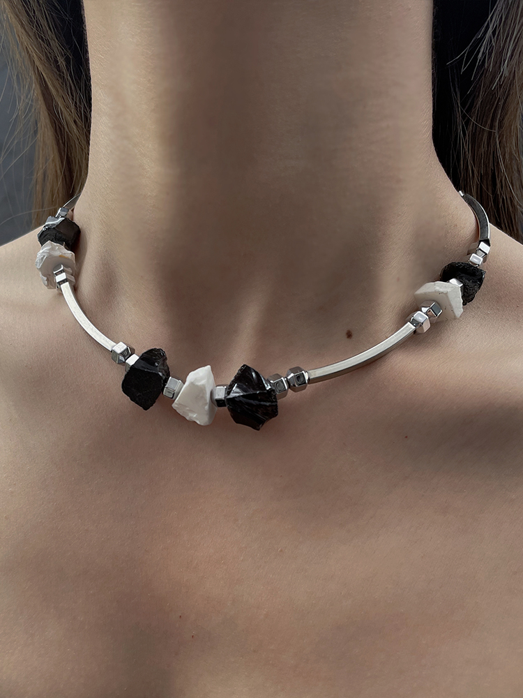 Natural Stone Chip Bead Necklace for Women - High-End Sweet & Cool Spicy Girl Clavicle Chain, Unique Niche Design Accessory Natural Stone Chip Bead Necklace for Women - High-End Sweet & Cool Spicy Girl Clavicle Chain, Unique Niche Design Accessory