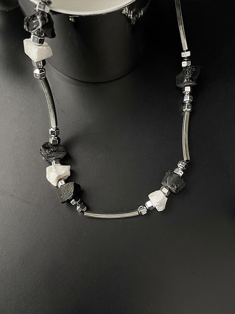 Natural Stone Chip Bead Necklace for Women - High-End Sweet & Cool Spicy Girl Clavicle Chain, Unique Niche Design Accessory Natural Stone Chip Bead Necklace for Women - High-End Sweet & Cool Spicy Girl Clavicle Chain, Unique Niche Design Accessory